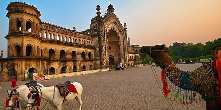 Rumi Darwaza Near Hotels